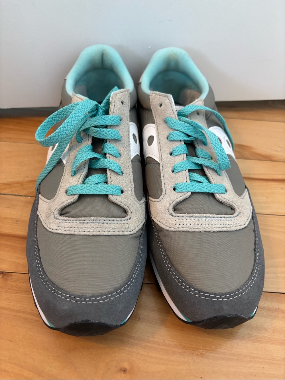 Saucony Women's Gray Sneakers with Teal Accents